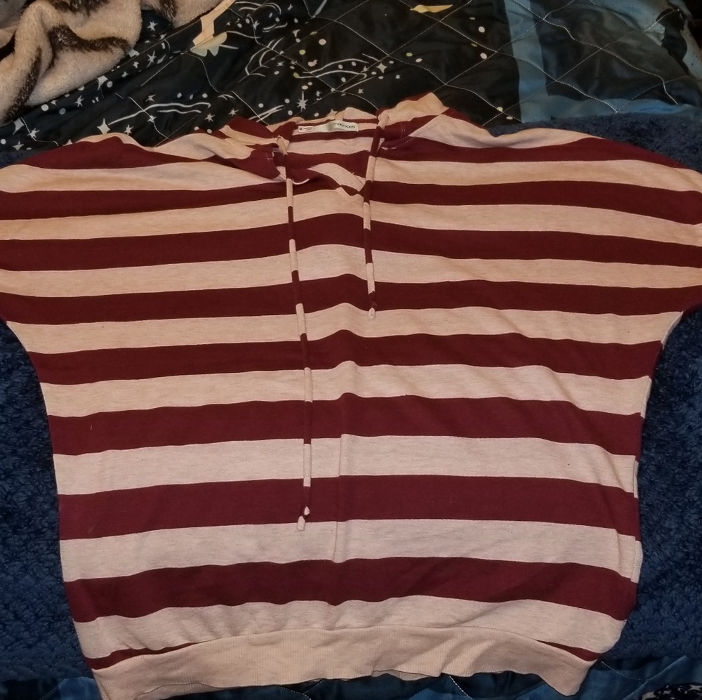 Maurices short sleeve hooded pullover size MEDIUM